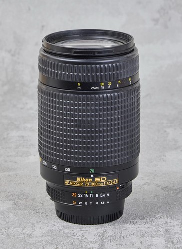Nikon 300 1 - ed, 1:4-5,6